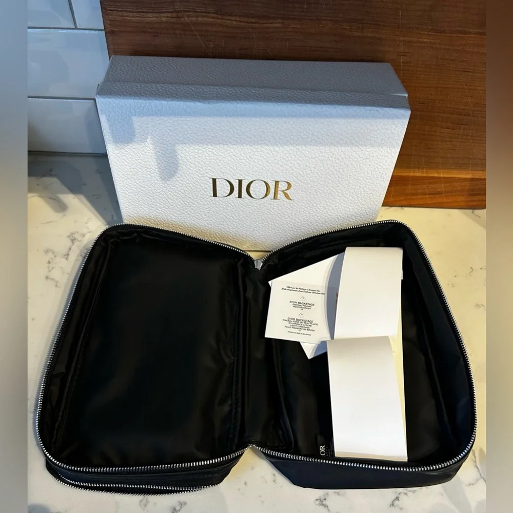 Dior NWT Backstage Beauty Cosmetic Travel Kit. 4 Make-Up Brushes. W/ Dior Box. - Picture 5 of 7